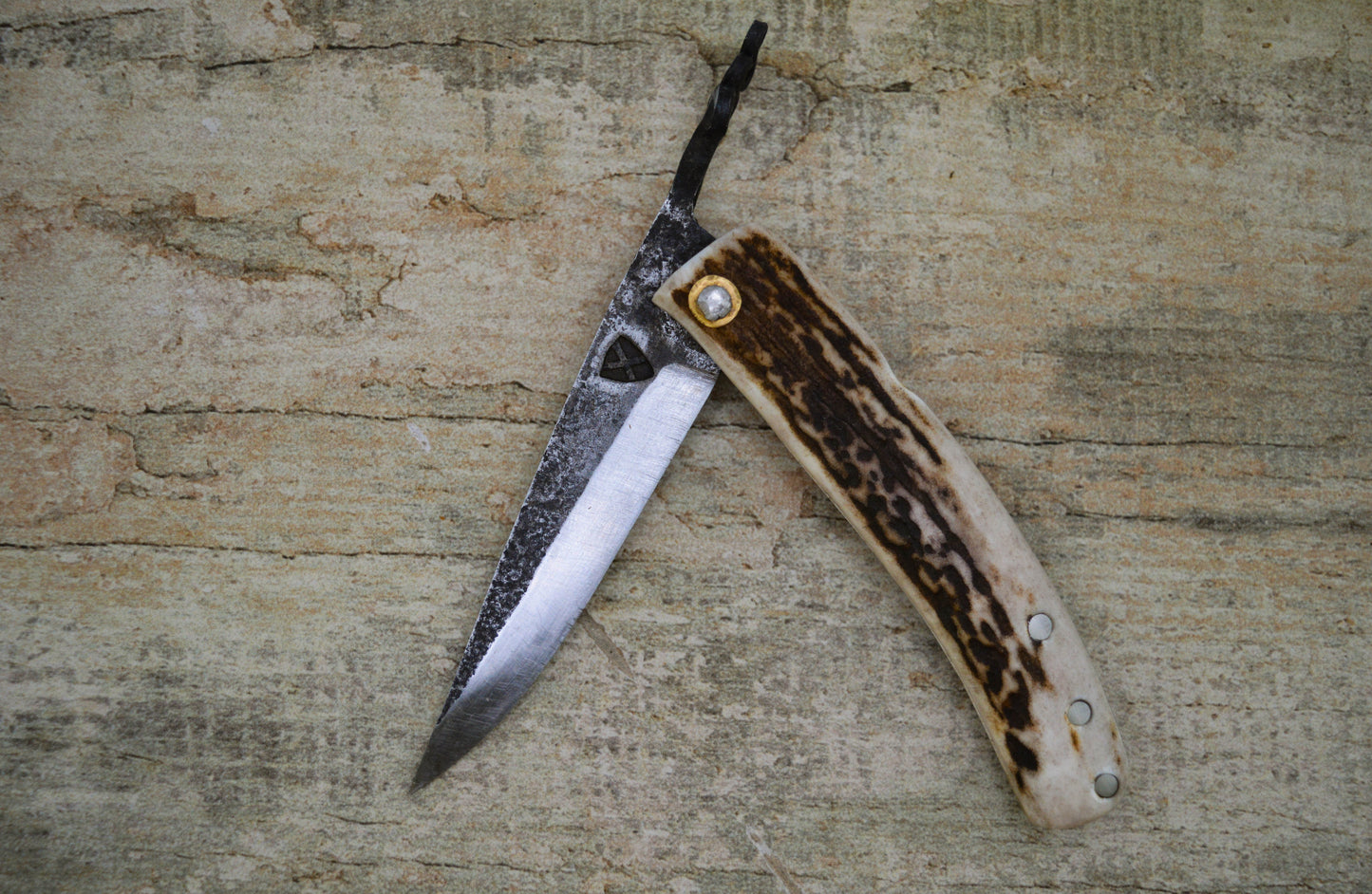 Primitive Mountain Man Friction Folder / Stag and Amboyna Burl handle / UK Legal Carry
