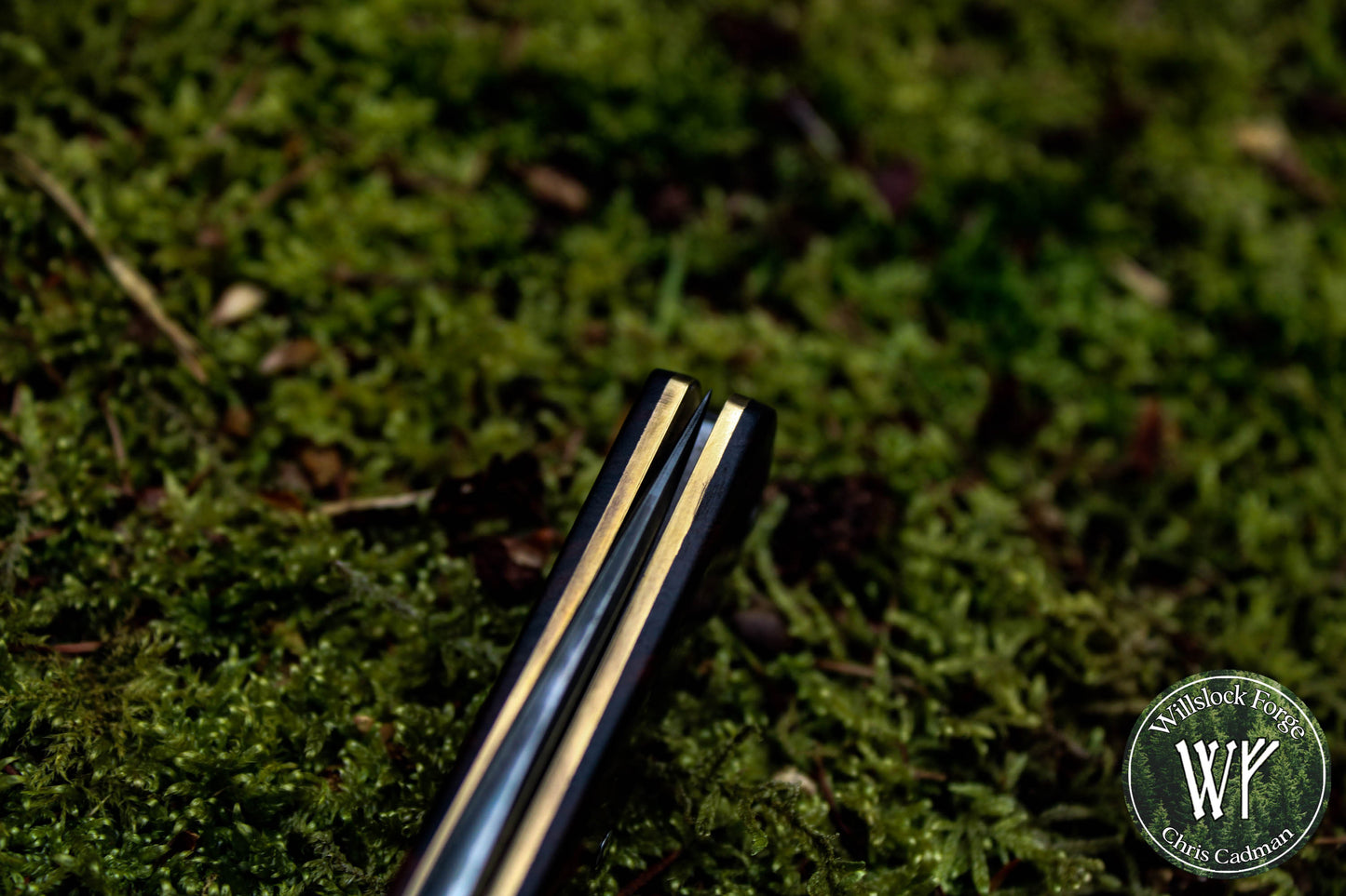 Hand-forged slipjoint folding knife / Pattern-welded Go-Mai Damascus blade / UK Legal / Antiqued Brass & Desert Ironwood Handle