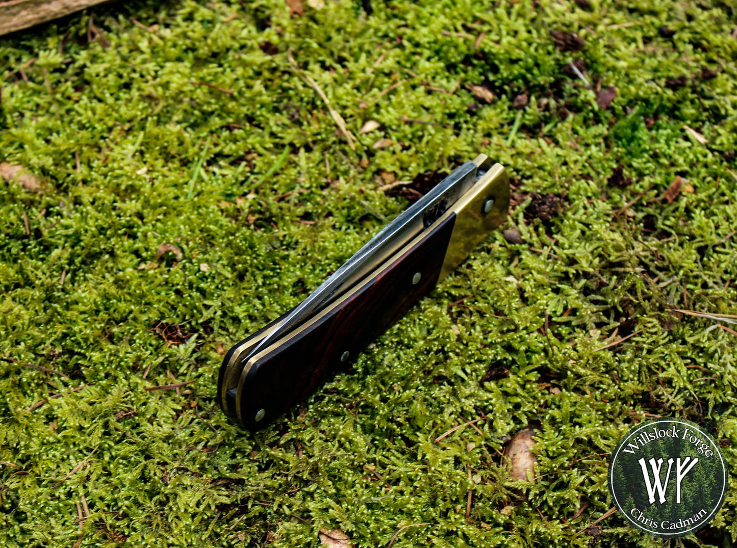 Hand-forged slipjoint folding knife / Pattern-welded Go-Mai Damascus blade / UK Legal / Antiqued Brass & Desert Ironwood Handle