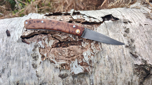 Hand-forged Slipjoint / Pattern-Welded San Mai blade with Thuya Burl Scales / UK Legal Pocketknife