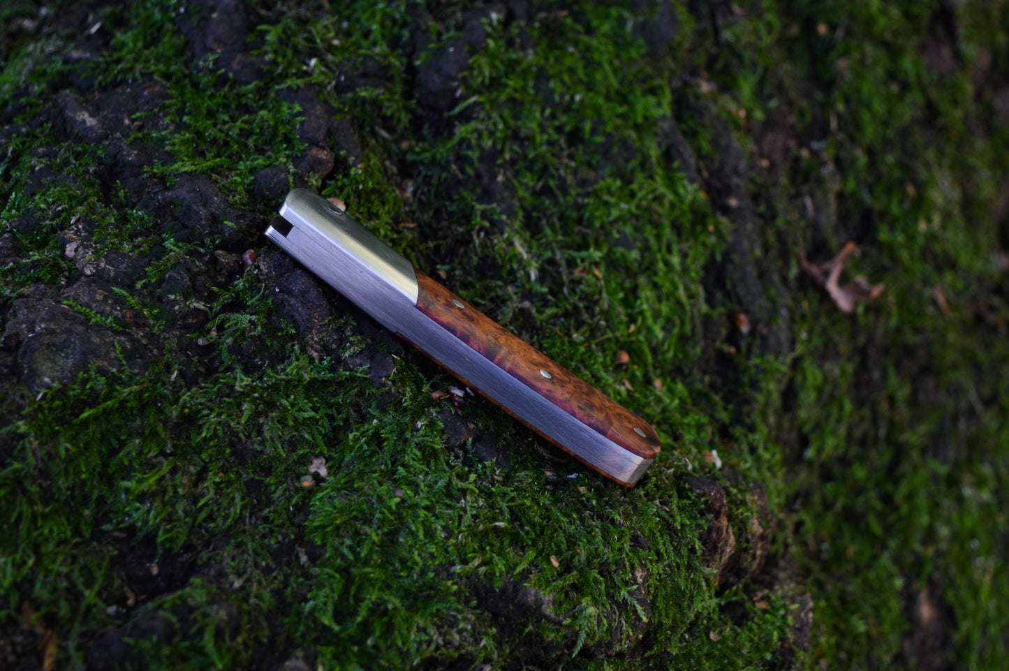 Hand-forged slipjoint folding knife / Pattern-welded Go-Mai Damascus Blade / Stainless Steel Liners & Bolsters / Amboyna Burl Scales