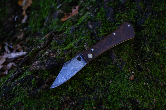 Hand-forged slipjoint folding knife / Pattern-welded Go-Mai Damascus blade / UK Legal / Antiqued Brass & Desert Ironwood Handle