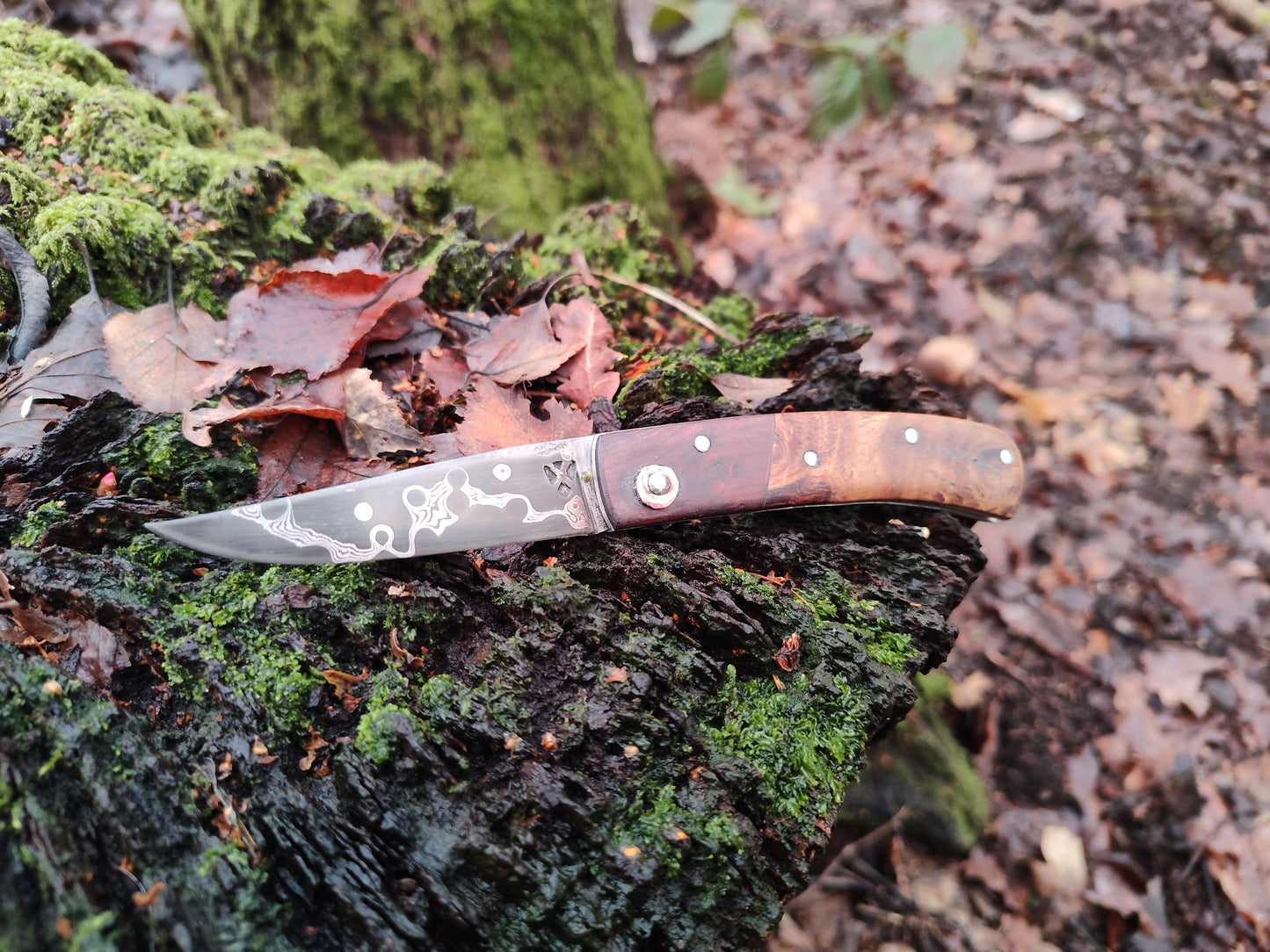 Hand-forged Slipjoint / Raindrop Copper Damascus Blade / Stainless Steel Liners, Bog Yew bolsters & Oak Burl Scales / UK Legal Pocket Knife