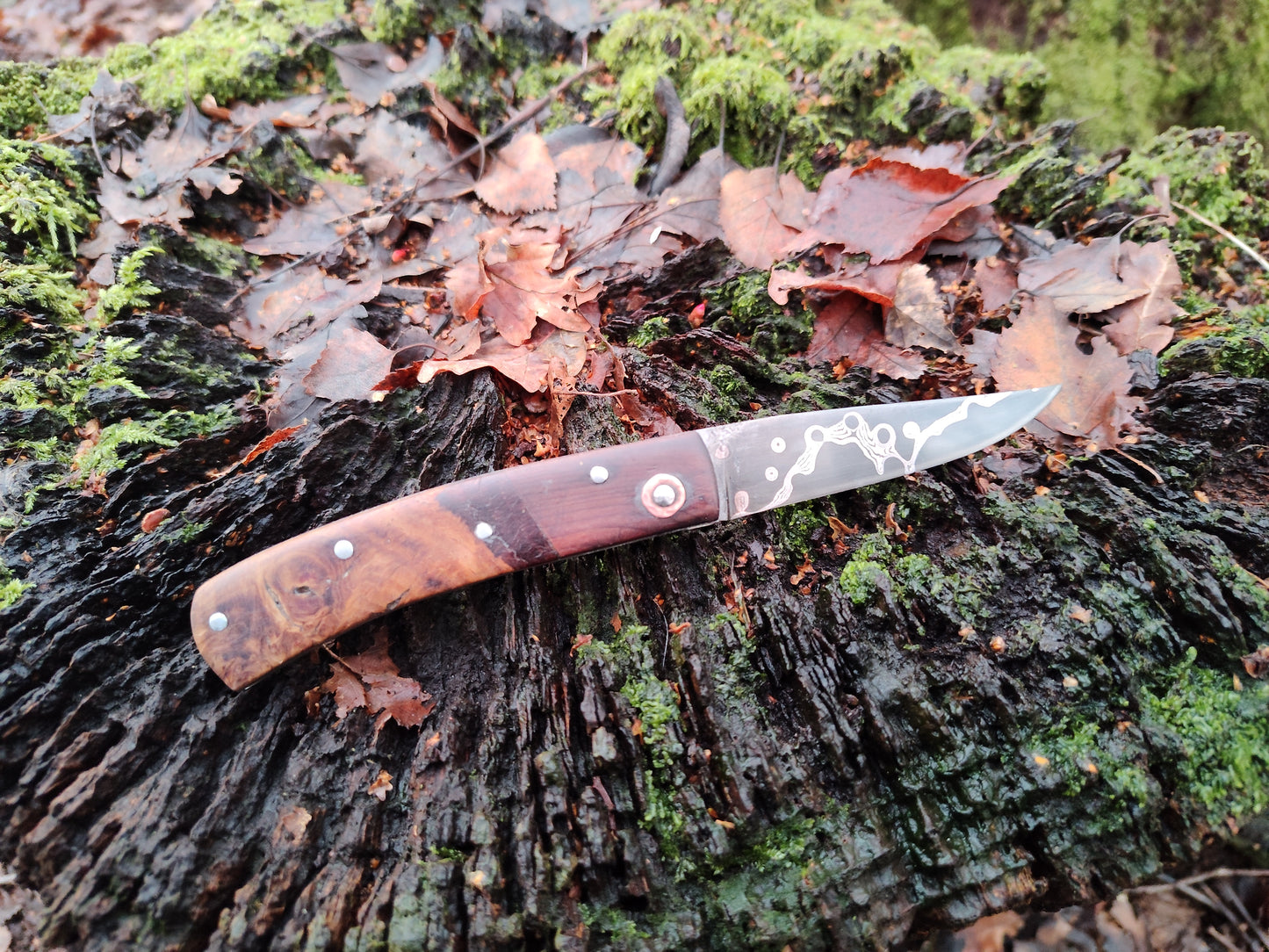 Hand-forged Slipjoint / Raindrop Copper Damascus Blade / Stainless Steel Liners, Bog Yew bolsters & Oak Burl Scales / UK Legal Pocket Knife
