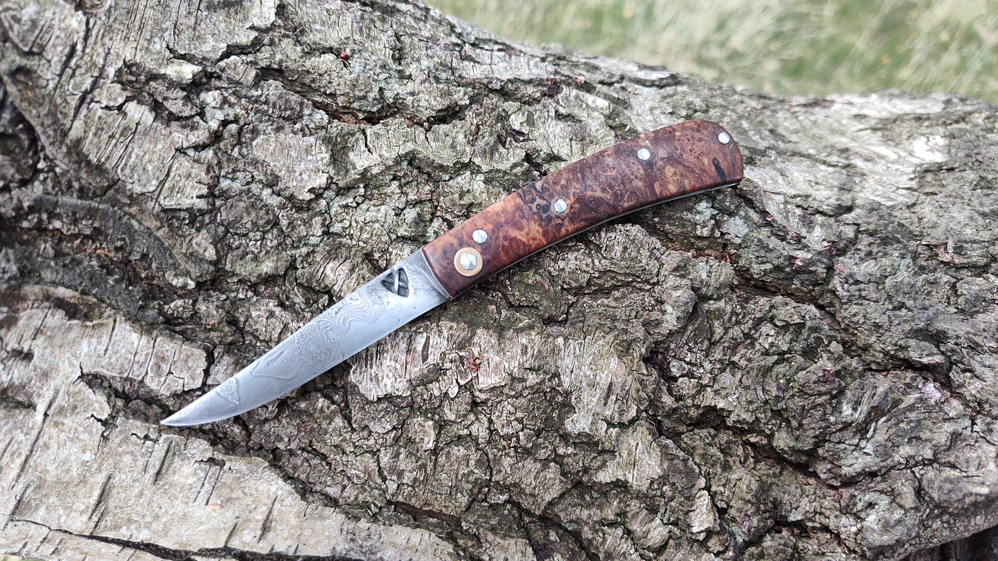 Hand-forged Folding Knife / Pattern-welded blade / Ash Burl Scales / Non-locking UK Legal Carry