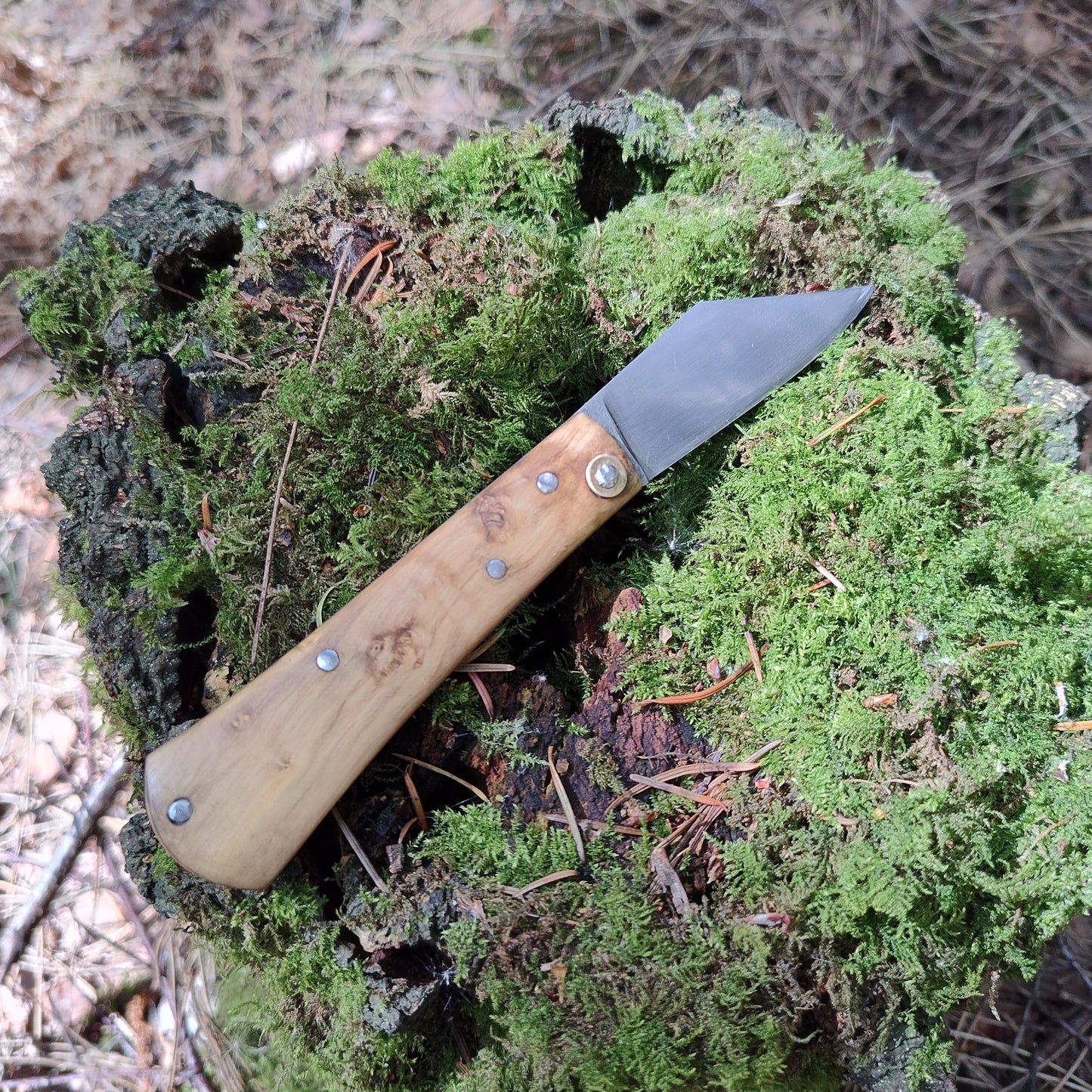 Hand-forged slipjoint folding knife / Boxwood burl handle / Non-locking UK Legal Carry