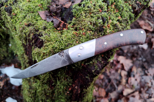 Hand-forged Folding Knife / Pattern-welded blade / Iron bolsters & Elm Burl Scales / Heavy duty slipjoint / Non-locking UK Legal Carry