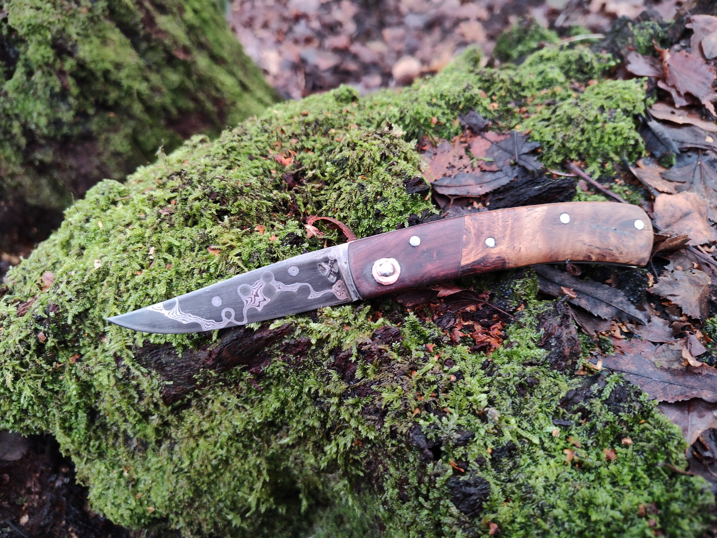 Hand-forged Slipjoint / Raindrop Copper Damascus Blade / Stainless Steel Liners, Bog Yew bolsters & Oak Burl Scales / UK Legal Pocket Knife
