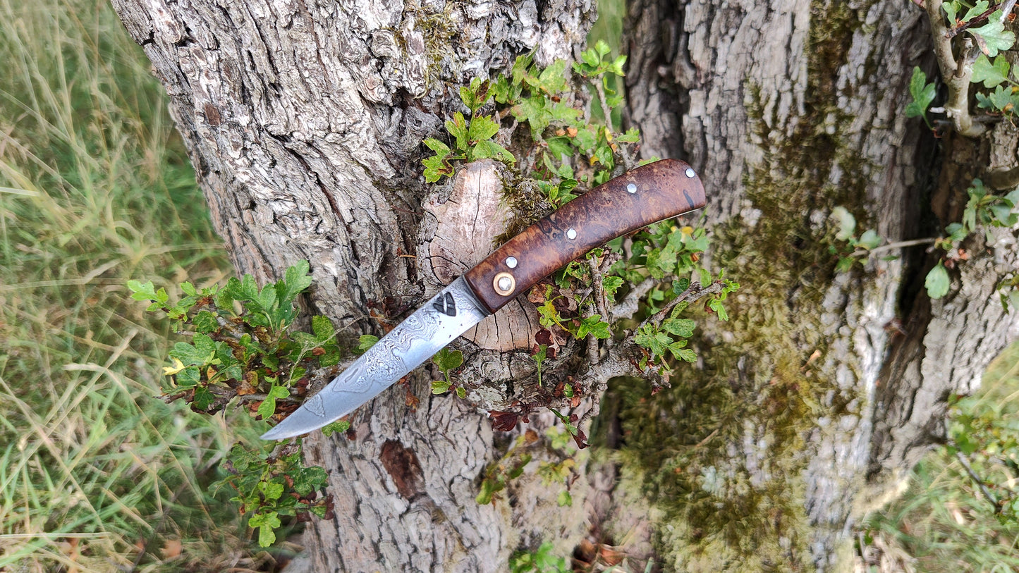 Hand-forged Folding Knife / Pattern-welded blade / Ash Burl Scales / Non-locking UK Legal Carry