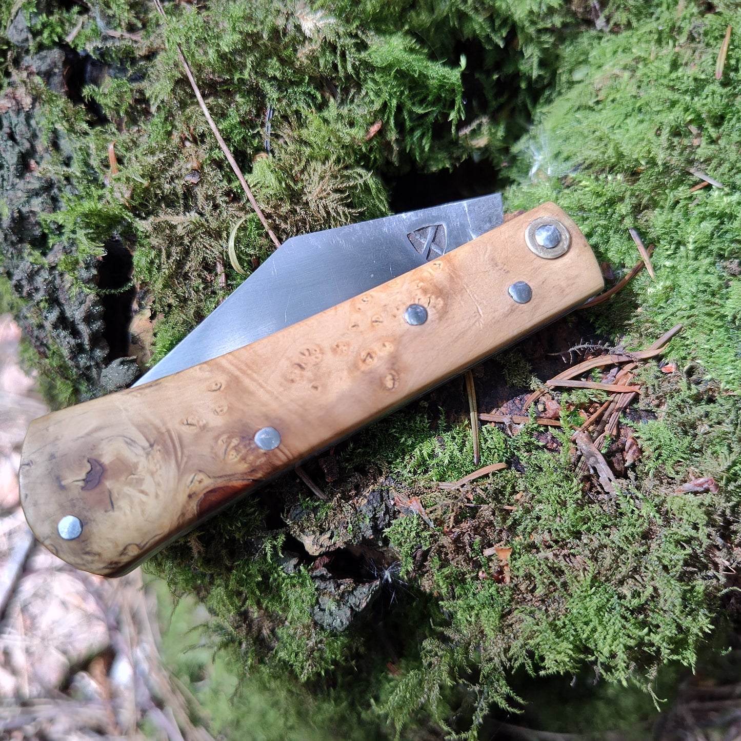 Hand-forged slipjoint folding knife / Boxwood burl handle / Non-locking UK Legal Carry