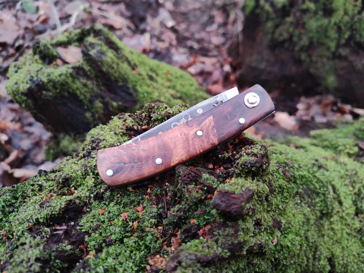 Hand-forged Slipjoint / Raindrop Copper Damascus Blade / Stainless Steel Liners, Bog Yew bolsters & Oak Burl Scales / UK Legal Pocket Knife