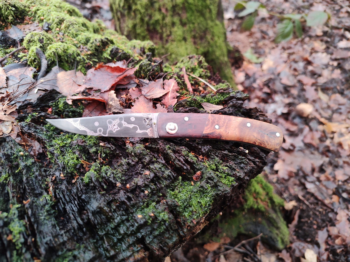Hand-forged Slipjoint / Raindrop Copper Damascus Blade / Stainless Steel Liners, Bog Yew bolsters & Oak Burl Scales / UK Legal Pocket Knife