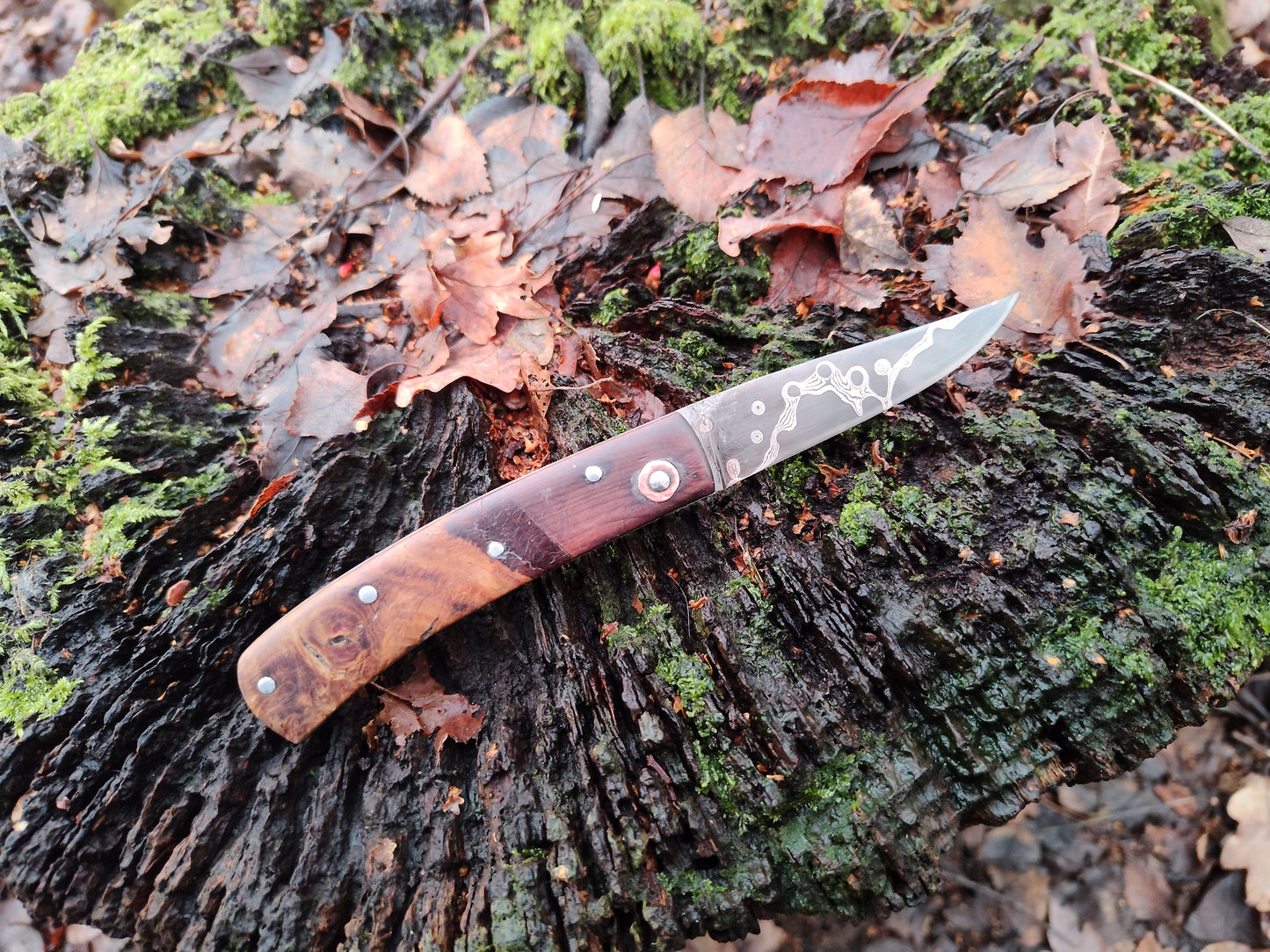 Hand-forged Slipjoint / Raindrop Copper Damascus Blade / Stainless Steel Liners, Bog Yew bolsters & Oak Burl Scales / UK Legal Pocket Knife