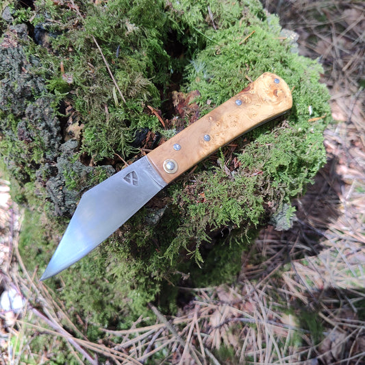 Hand-forged slipjoint folding knife / Boxwood burl handle / Non-locking UK Legal Carry