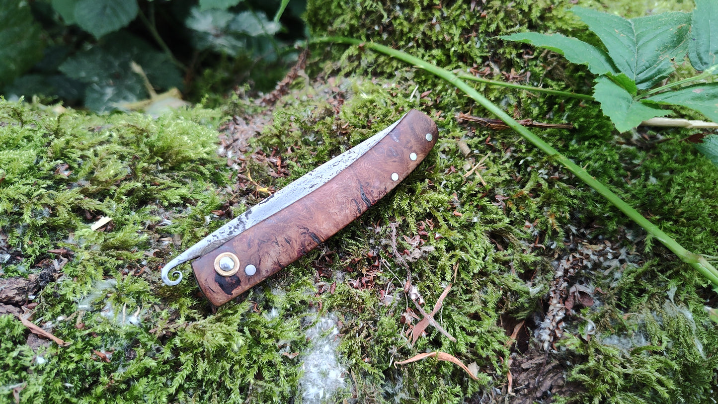 Hand-forged Friction Folder / Pattern-Welded San Mai blade with Oak Burl Scales / UK Legal Pocketknife