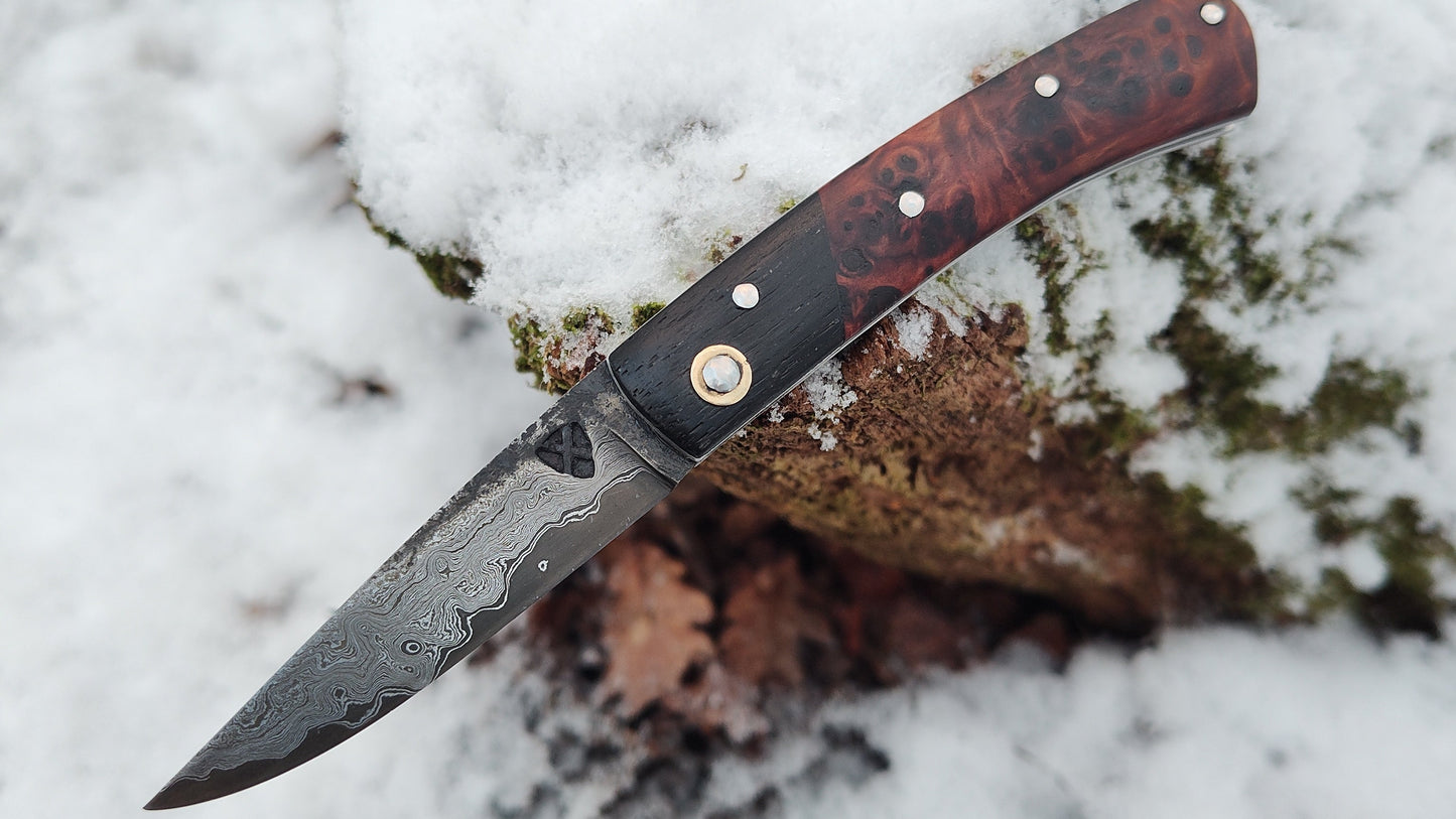 Hand-forged Slipjoint / Heavy Duty Folding Knife / Raindrop Damascus San Mai blade / Bog Oak bolsters with Yew Burl Scales / UK Legal Pocketknife