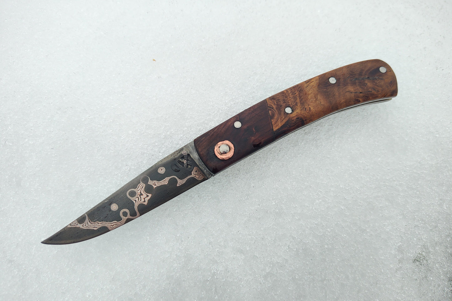 Hand-forged Slipjoint / Raindrop Copper Damascus Blade / Stainless Steel Liners, Bog Yew bolsters & Oak Burl Scales / UK Legal Pocket Knife