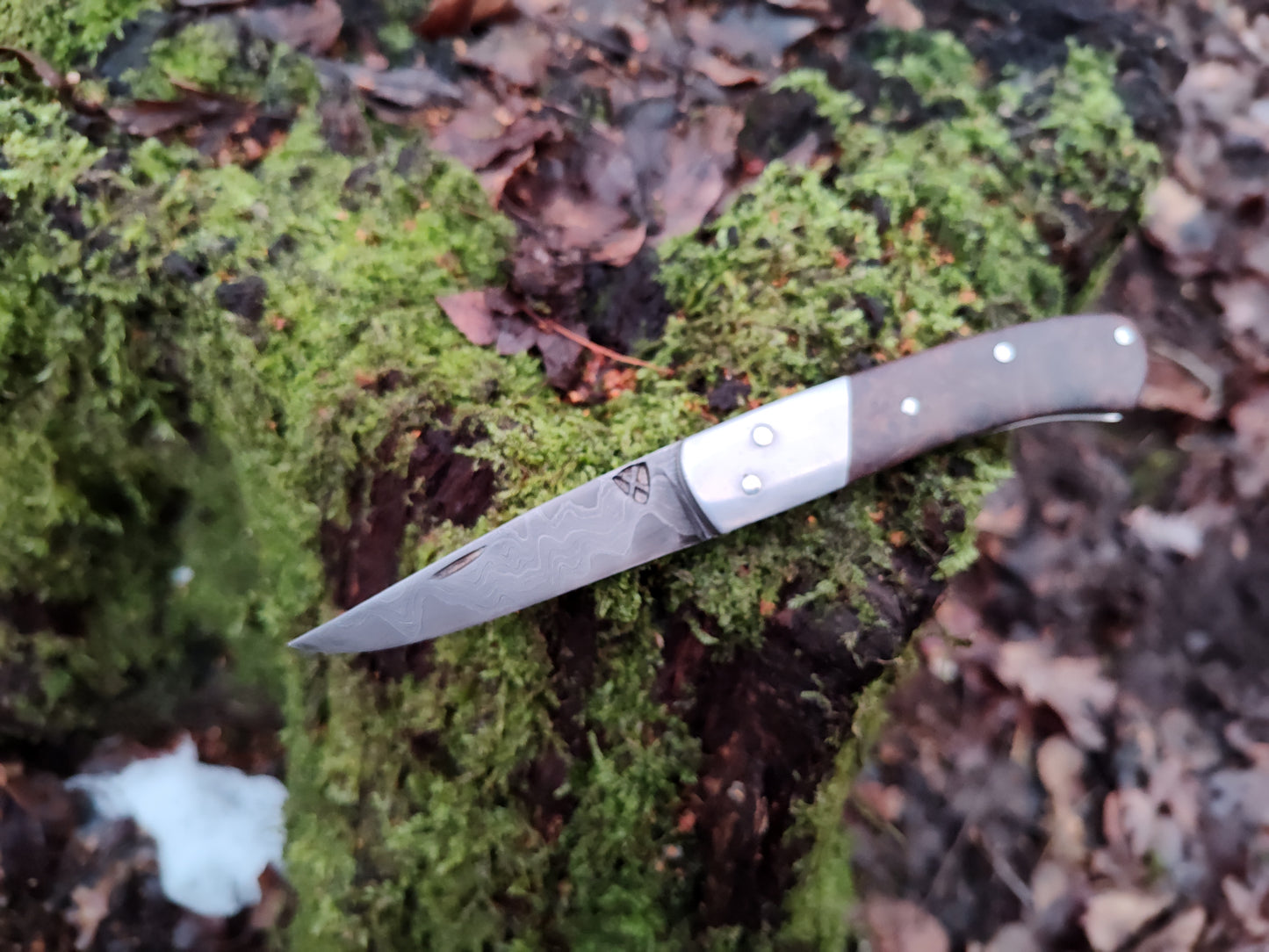 Hand-forged Folding Knife / Pattern-welded blade / Iron bolsters & Elm Burl Scales / Heavy duty slipjoint / Non-locking UK Legal Carry