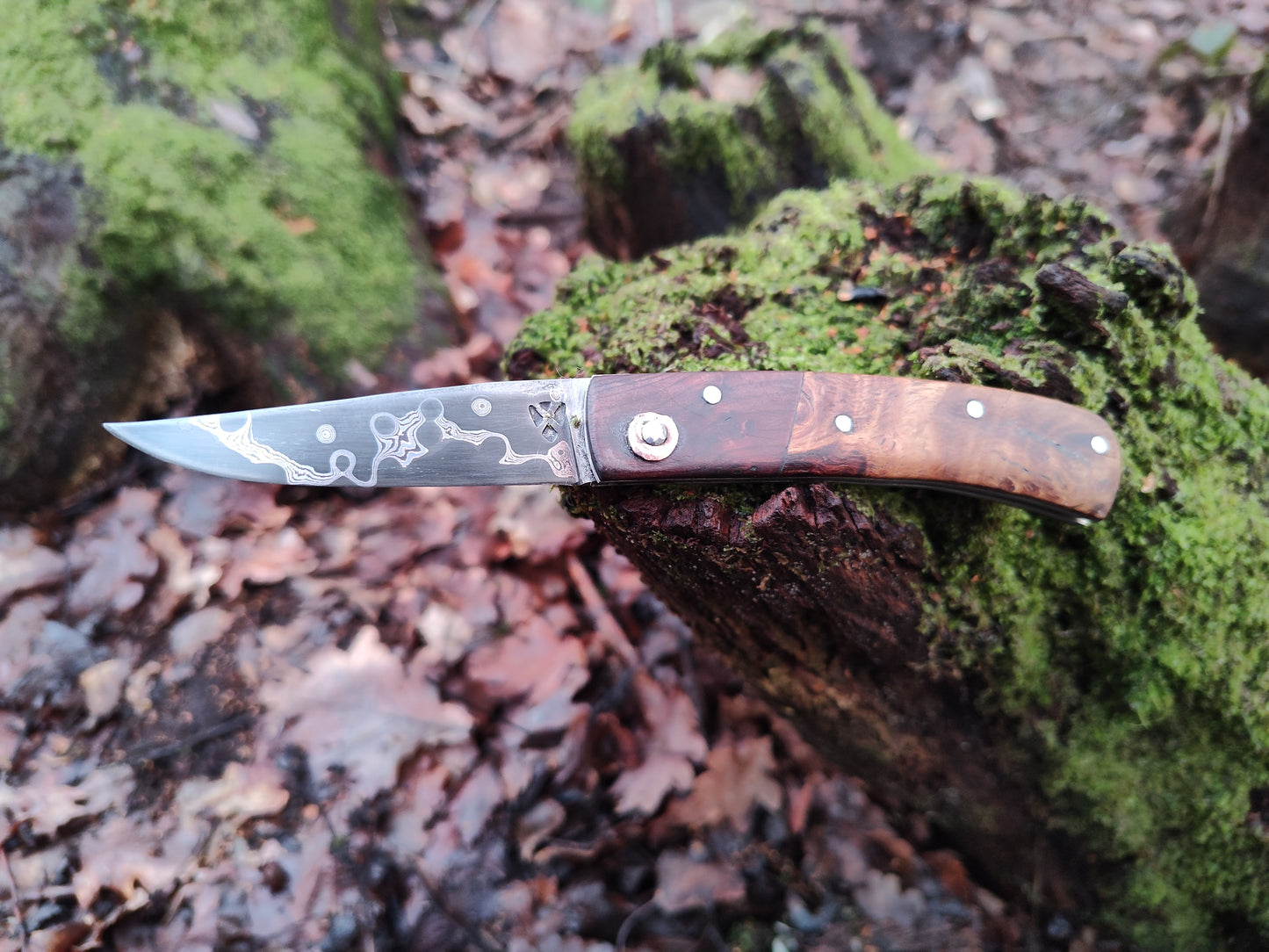 Hand-forged Slipjoint / Raindrop Copper Damascus Blade / Stainless Steel Liners, Bog Yew bolsters & Oak Burl Scales / UK Legal Pocket Knife