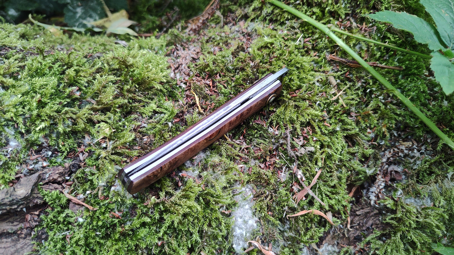 Hand-forged Friction Folder / Pattern-Welded San Mai blade with Oak Burl Scales / UK Legal Pocketknife