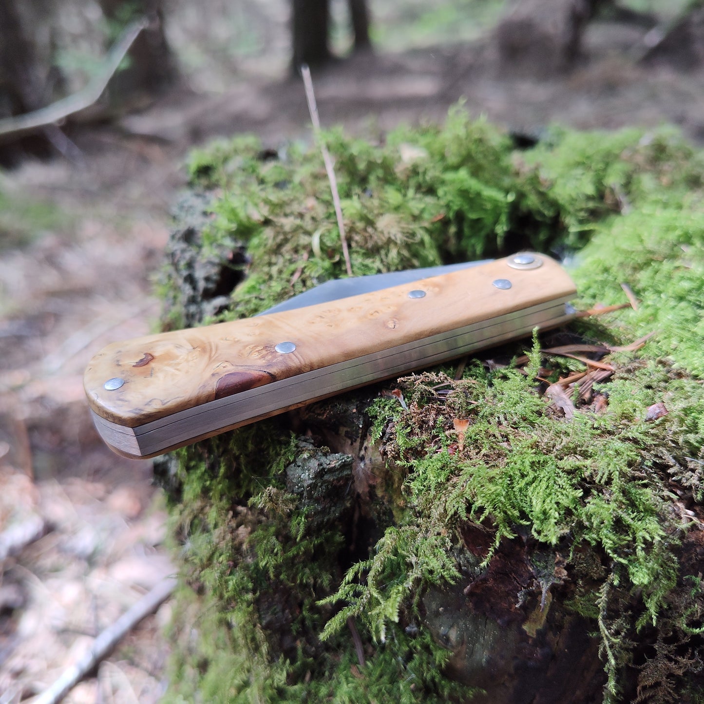 Hand-forged slipjoint folding knife / Boxwood burl handle / Non-locking UK Legal Carry