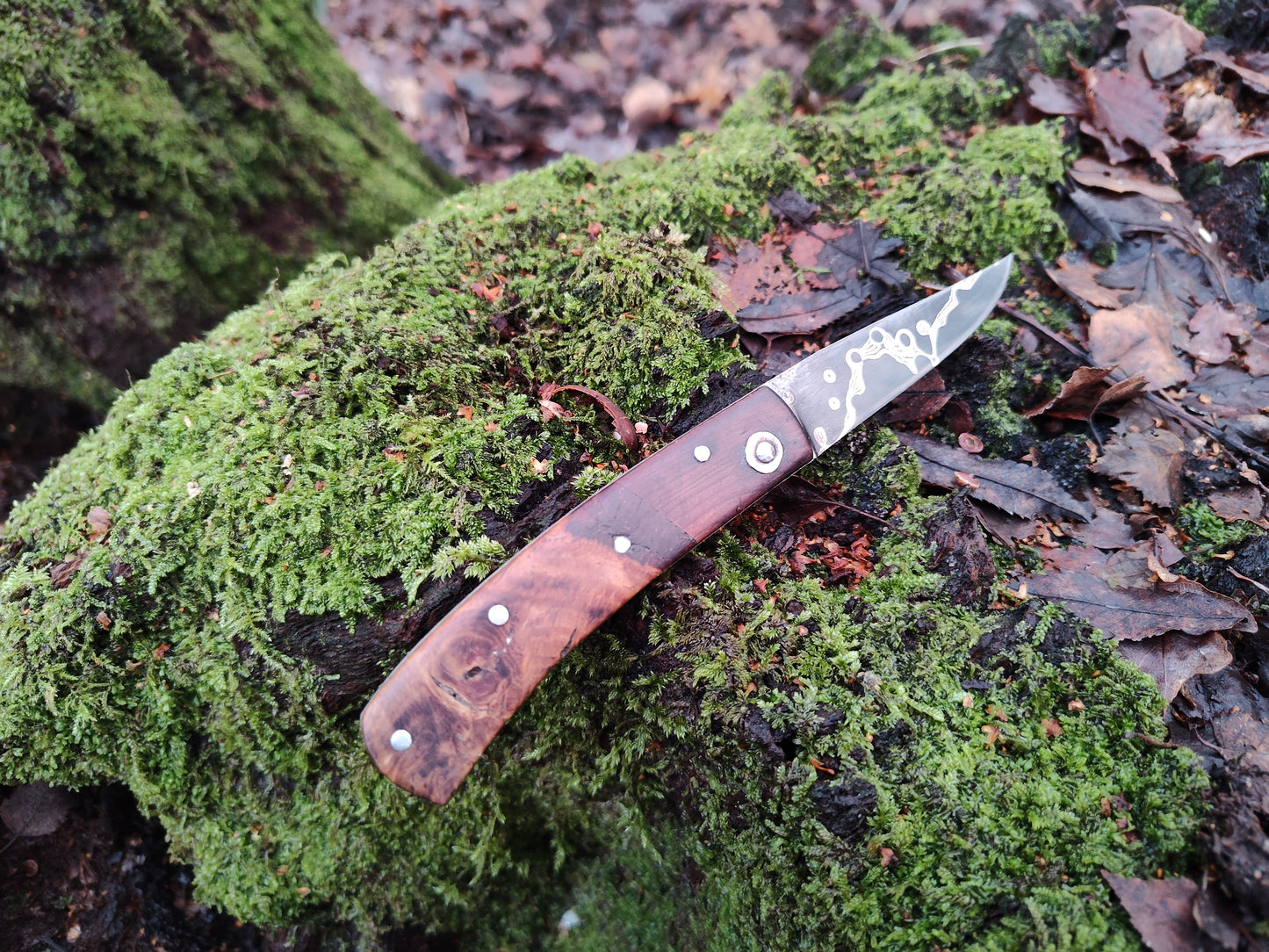 Hand-forged Slipjoint / Raindrop Copper Damascus Blade / Stainless Steel Liners, Bog Yew bolsters & Oak Burl Scales / UK Legal Pocket Knife